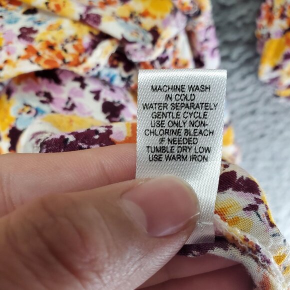 Cato Top Womens Size 14/16W Multicolor Floral Tiered Long Sleeve V-Neck Blouse - Picture 4 of 9